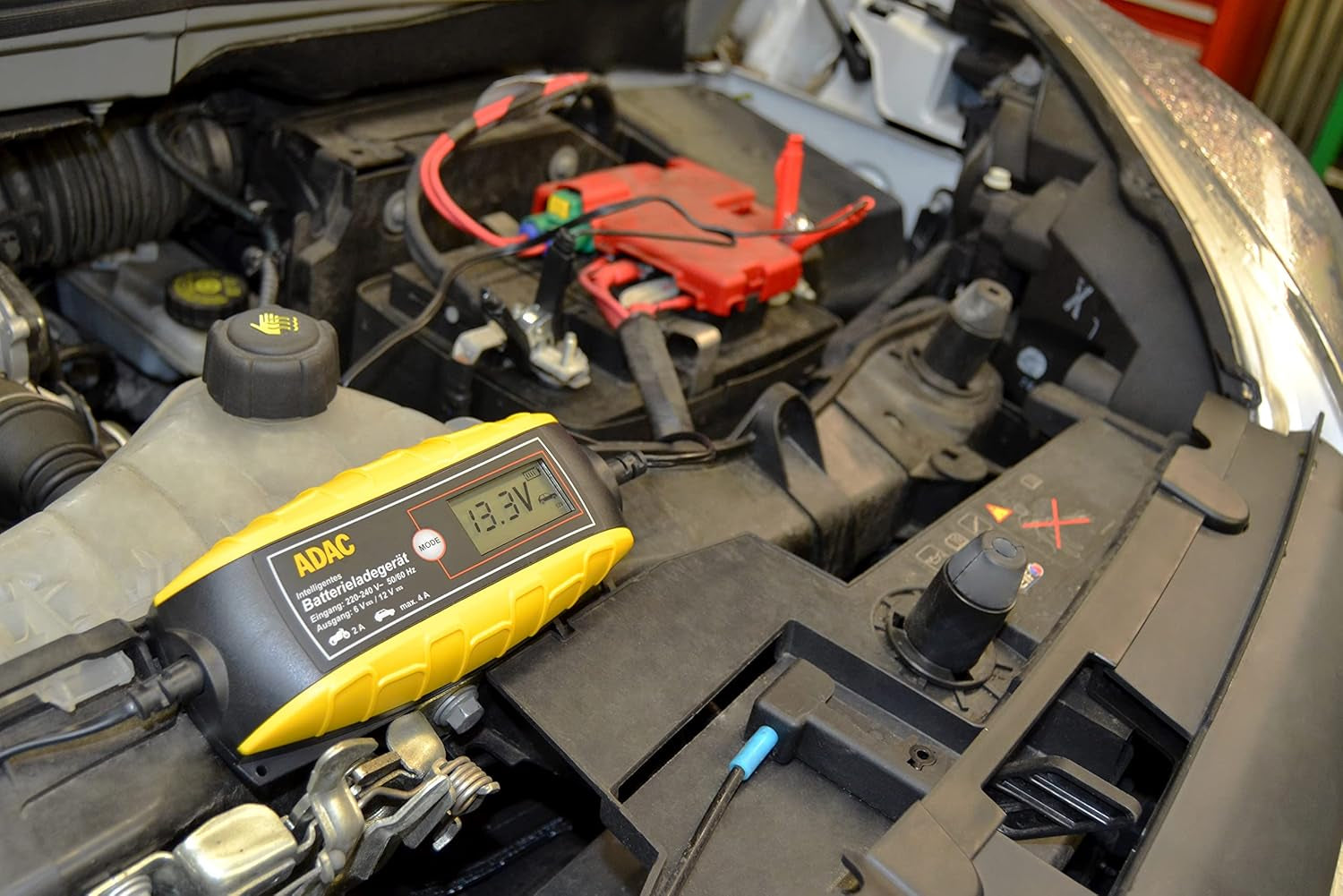 ADAC Batterie-Ladegerät, 6 Und 12 Volt, Mit Komfort-Klemme | M12716