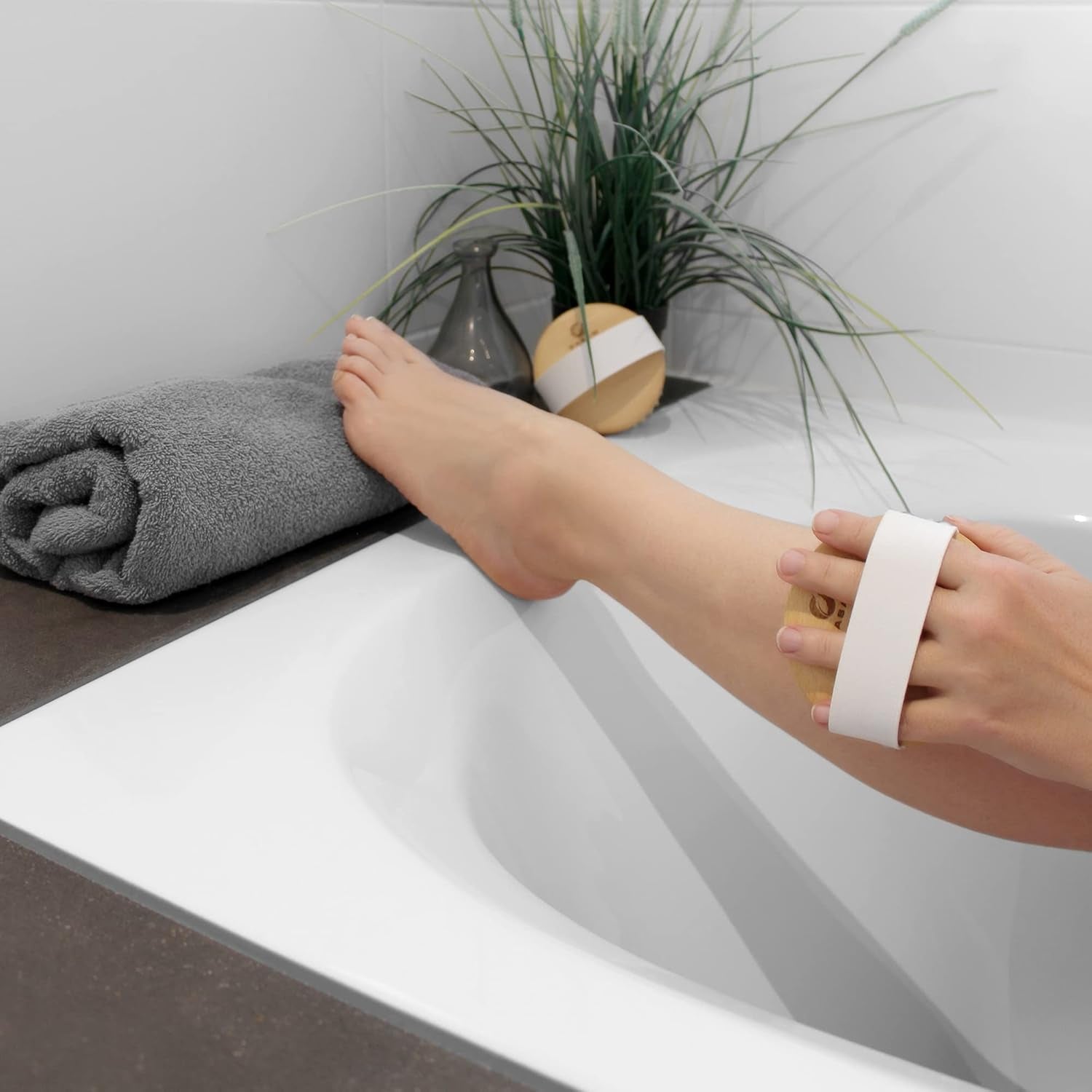 Körperbürste/Massagebürste |100% Naturborsten |Made in Germany|Peelingbürste |Zum Entfernen Abgestorbener Haut |Lymphdrainage|Zum Trockenbürsten |Trockenbürste |Gegen Cellulite|Dry Brush|Bürste